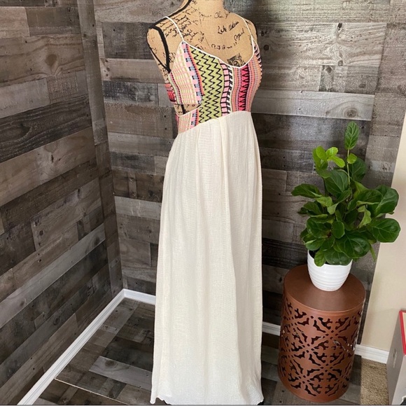 Saylor summer maxi with strappy back details!! - Picture 2 of 13